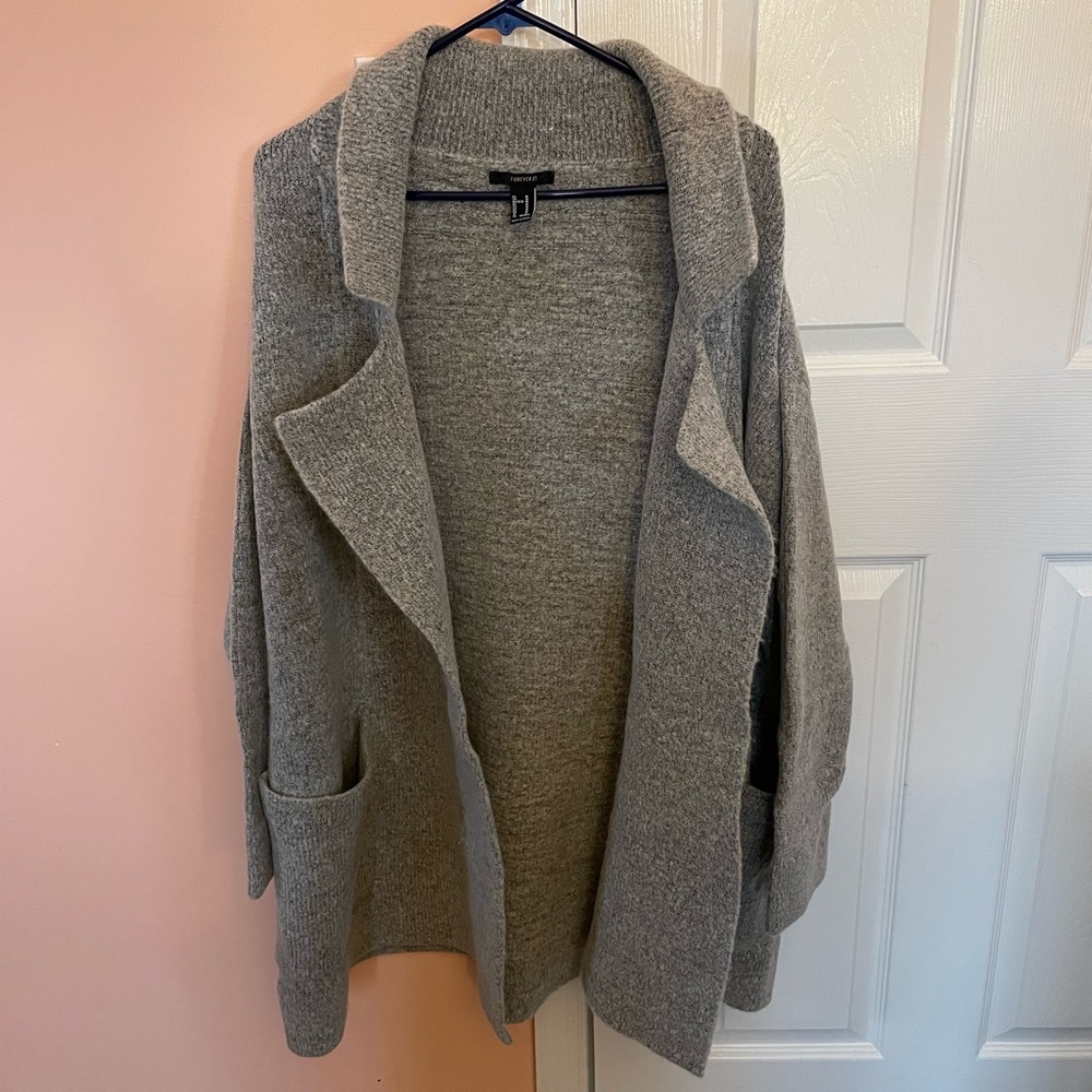 Forever 21 cardigan size medium